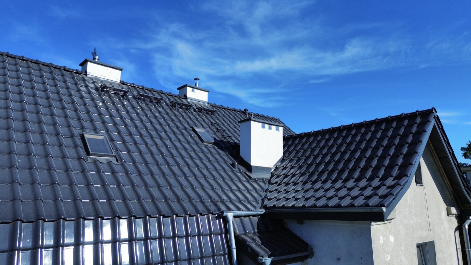 Dach kryty dachówką ceramiczną w Szczecinie
